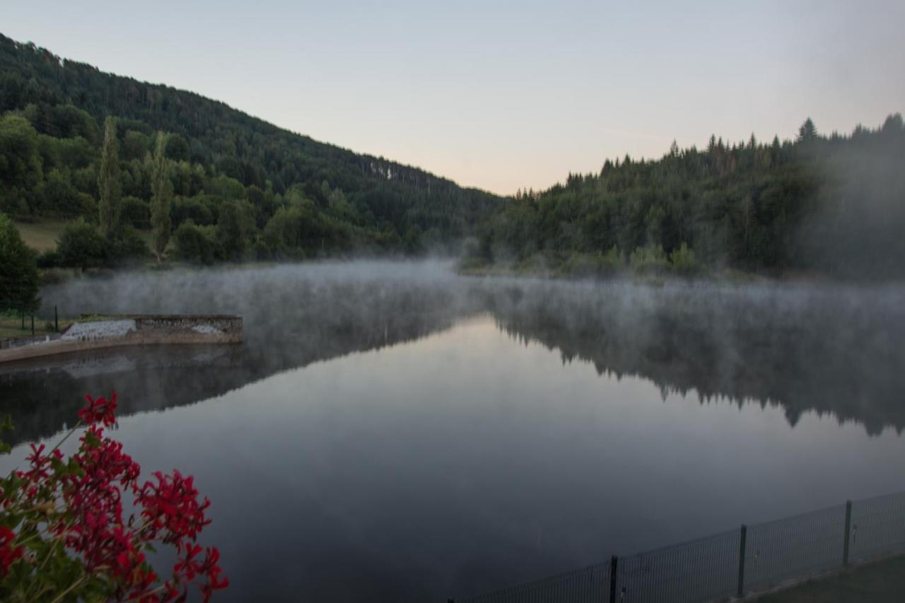 Le Lac Des Moines Condat  Buitenkant foto